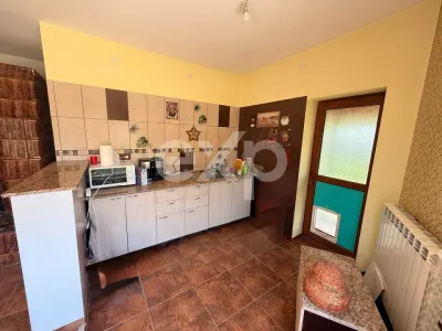 Vilă spațioasă cu teren de 1.008 mp în Ștefănești, Argeș | D+P+E+M - foto 5