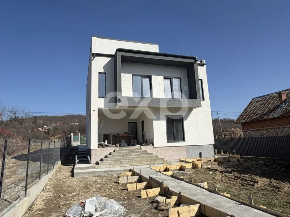 Casă modernă de vânzare în Curtea de Argeș – teren 1.000 mp, finisată la cheie - foto 2