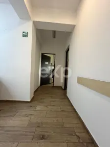 Casă P+M cu birouri amenajate și teren 5.423 mp pentru firmă și locuit acces A1 - foto 8
