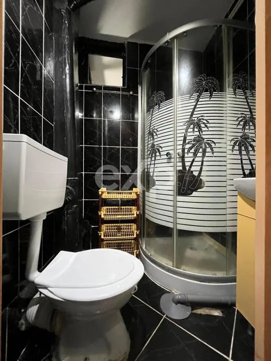 Vanzare 2 camere mobilat si utilat modern parter central Gaesti - foto 7