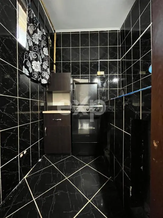 Vanzare 2 camere mobilat si utilat modern parter central Gaesti - foto 8