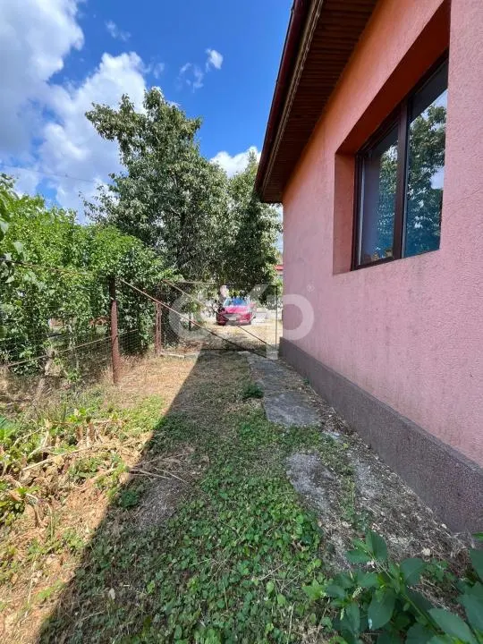 Casă în centrul comunei Corbii Mari, ideală pentru birouri, cabinet sau locuit - foto 2