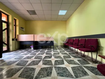 Casă în centrul comunei Corbii Mari, ideală pentru birouri, cabinet sau locuit - foto 7