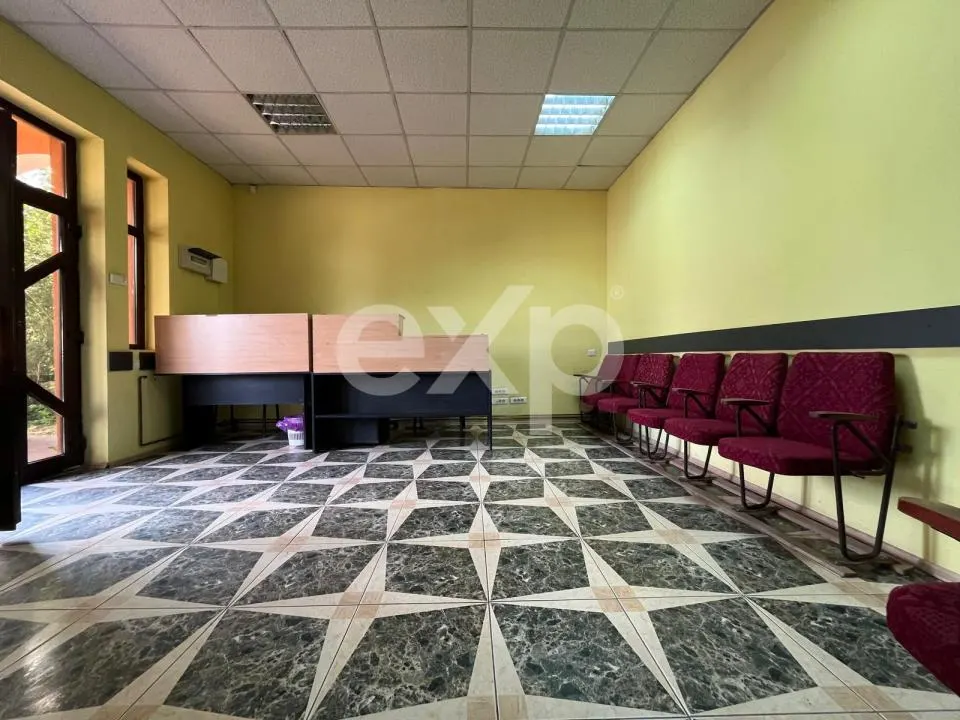 Casă în centrul comunei Corbii Mari, ideală pentru birouri, cabinet sau locuit - foto 7