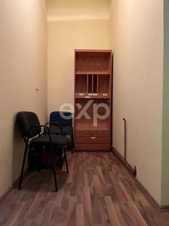 Casă în centrul comunei Corbii Mari, ideală pentru birouri, cabinet sau locuit - foto 8