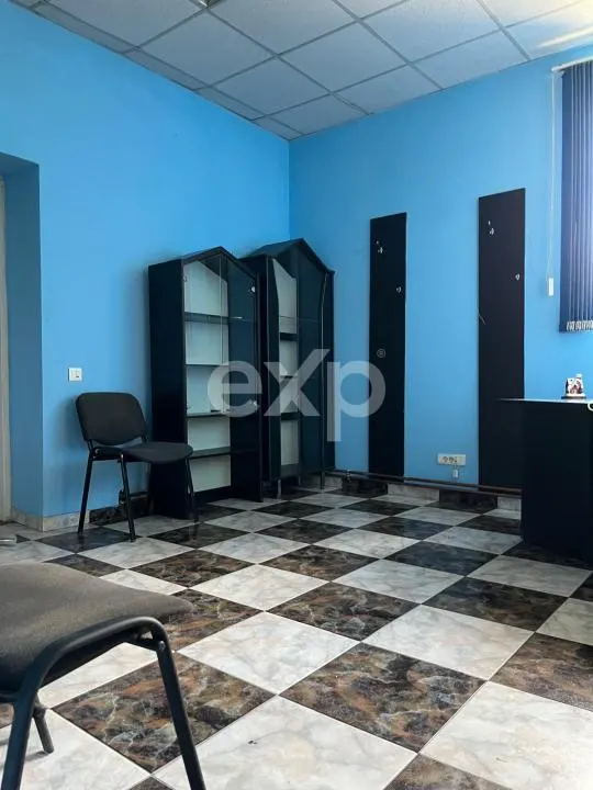 Casă în centrul comunei Corbii Mari, ideală pentru birouri, cabinet sau locuit - foto 9