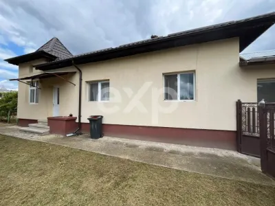 Casă cu 3 camere și teren 1.140 mp toate utilitățile, anexe și acces stradal - foto 4
