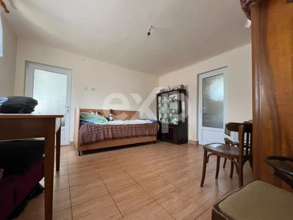 Casă cu 3 camere și teren 1.140 mp toate utilitățile, anexe și acces stradal - foto 8