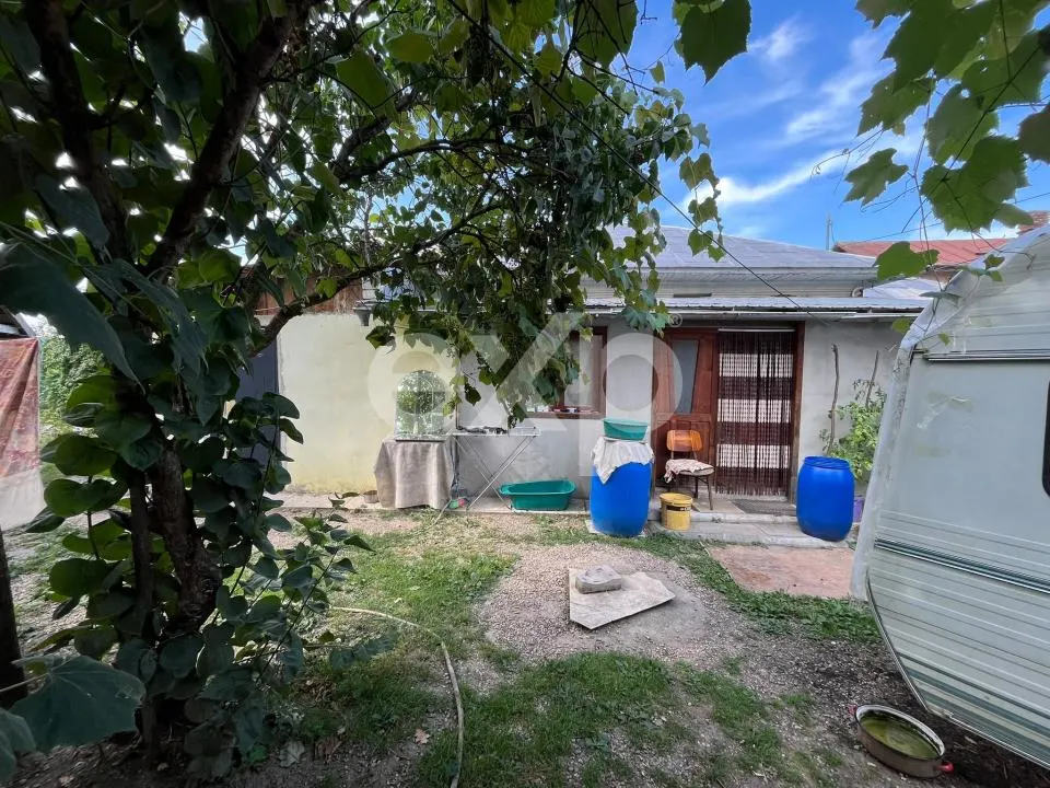 Casa cu 3 camere + teren 567 mp pe Nicolae Balcescu in Gaesti - foto 2