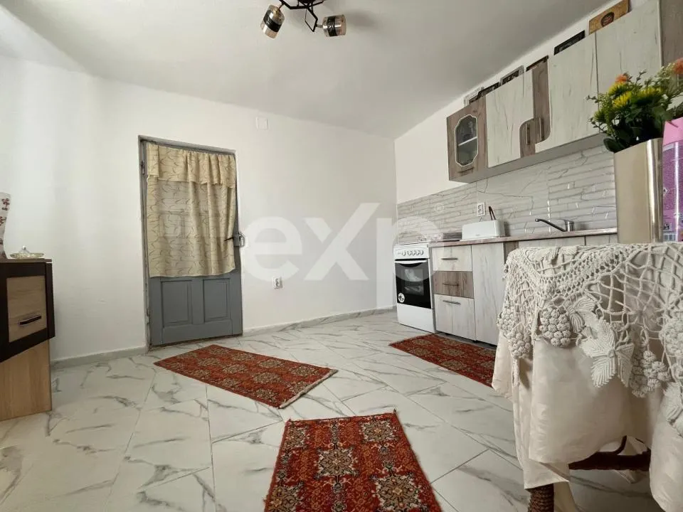 Casa parter + anexa cu 880 mp teren in Brosteni Dambovita - foto 6