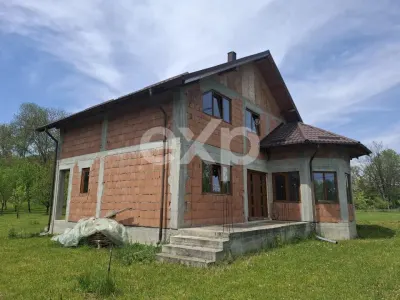 Casă P+M la roșu 188 mp și teren de 3.400 mp cu livadă in Pucioasa-Sat - Pucioasa-Sat