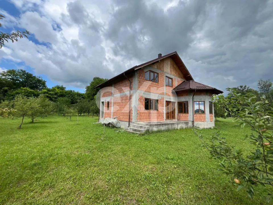 Casă P+M la roșu 188 mp și teren de 3.400 mp cu livadă in Pucioasa-Sat - foto 2