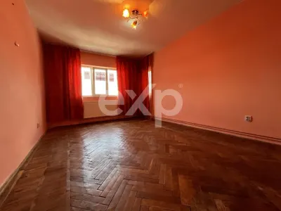 Apartament 3 camere dec 2 băi etajul 3 central Gaesti - Gaesti