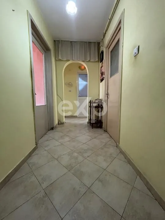Apartament 3 camere dec 2 băi etajul 3 central Gaesti - foto 12