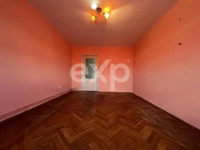 Apartament 3 camere dec 2 băi etajul 3 central Gaesti - foto 3