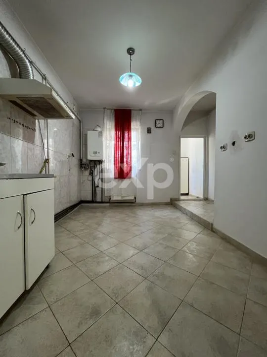 Apartament 3 camere dec 2 băi etajul 3 central Gaesti - foto 7