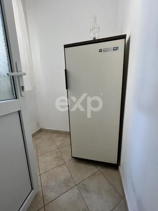 Apartament 3 camere dec 2 băi etajul 3 central Gaesti - foto 8
