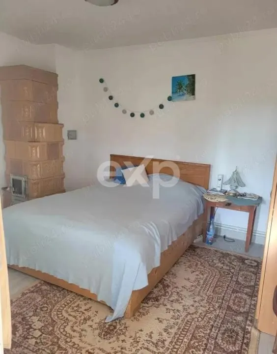 Vând casă solidă an 2000 cu confort modern pe 5200m  teren - foto 1