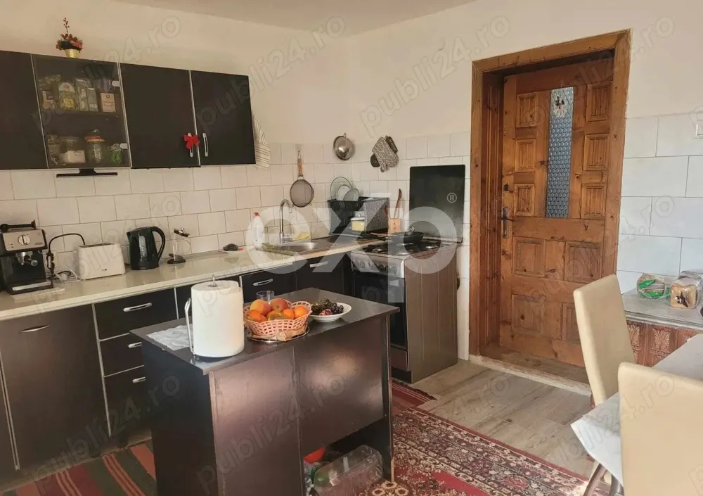 Vând casă solidă an 2000 cu confort modern pe 5200m  teren - foto 4