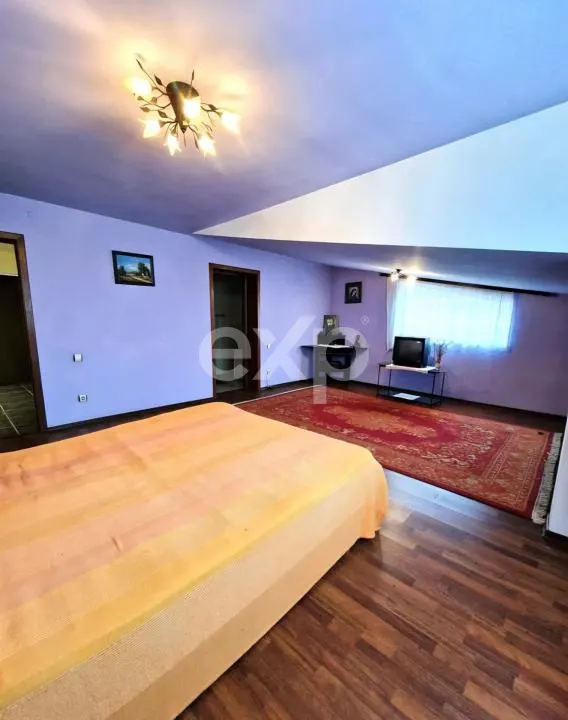 Vilă S+P+M, 330 mp utili, Teren 1.100 mp – Teiș, deschidere directă la pădure - foto 7
