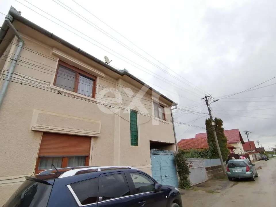 Casă de vânzare – Făgăraș 110 mp ,curte comuna! - foto 1