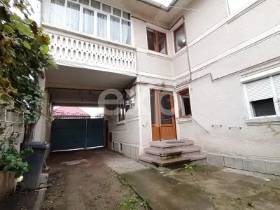 Casă de vânzare – Făgăraș 110 mp ,curte comuna! - foto 3