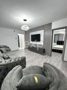 Apartament de vânzare – 3 camere , Micro 8 ,et 1 - foto 1