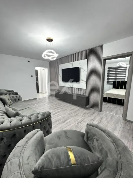 Apartament de vânzare – 3 camere , Micro 8 ,et 1 - foto 1