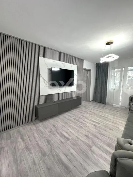 Apartament de vânzare – 3 camere , Micro 8 ,et 1 - foto 2