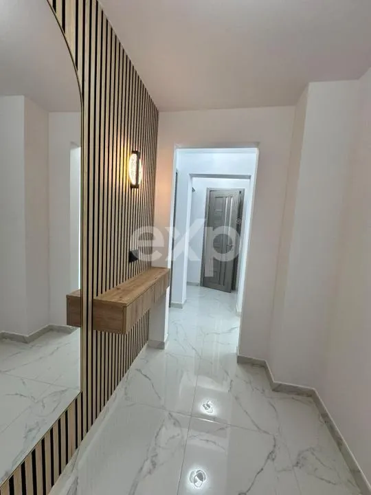 Apartament de vânzare – 3 camere , Micro 8 ,et 1 - foto 5