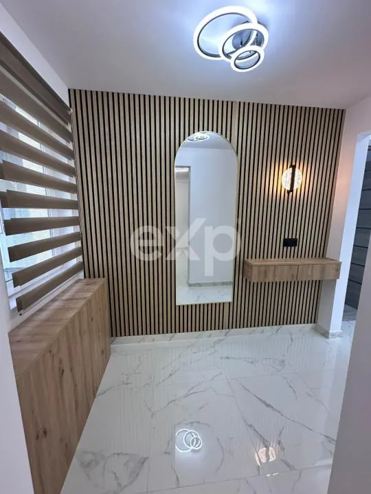 Apartament de vânzare – 3 camere , Micro 8 ,et 1 - foto 6