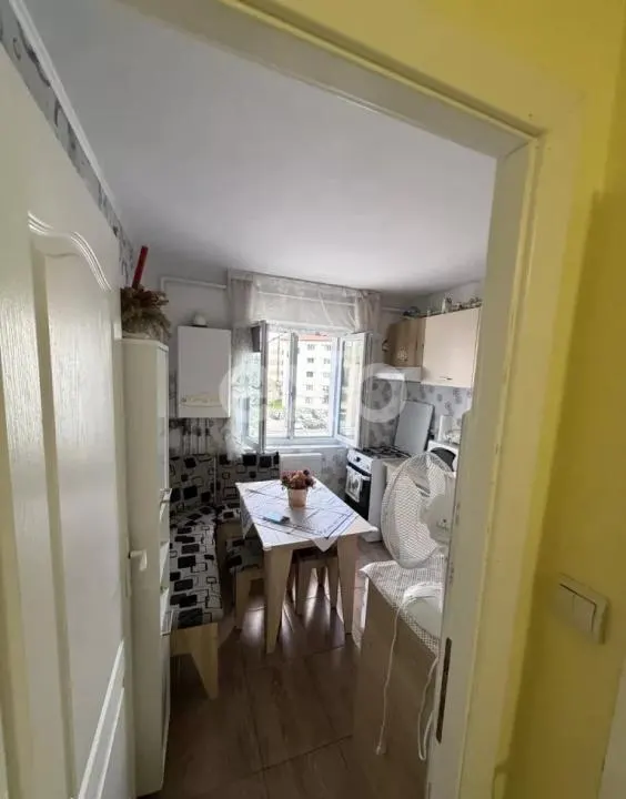 Apartament 2 Cam Decomandat – Etaj 2/4, Zona Micro 6(Vizavi de fostul Select) - foto 2
