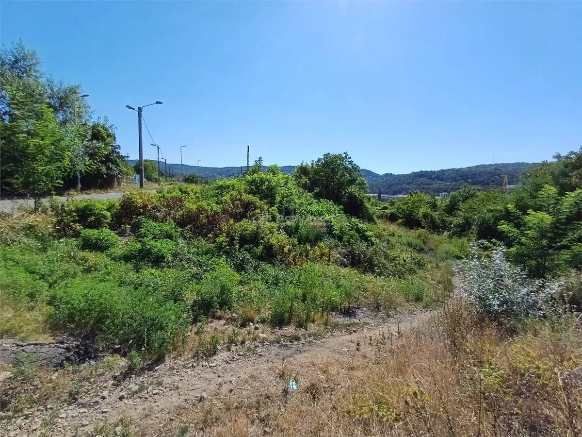 Resita, Teren Intravilan 473 Mp., Cu Utilitati, Zona Mociur - foto 1