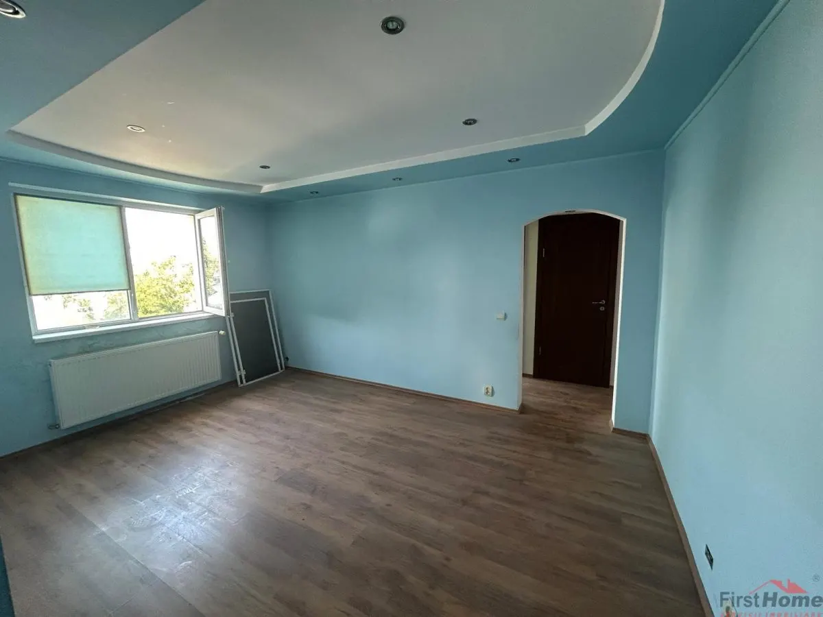 Apartament cu 3 camere, de vanzare, zona sud, scoala 8 - foto 2