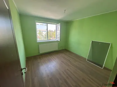 Apartament cu 3 camere, de vanzare, zona sud, scoala 8 - foto 3
