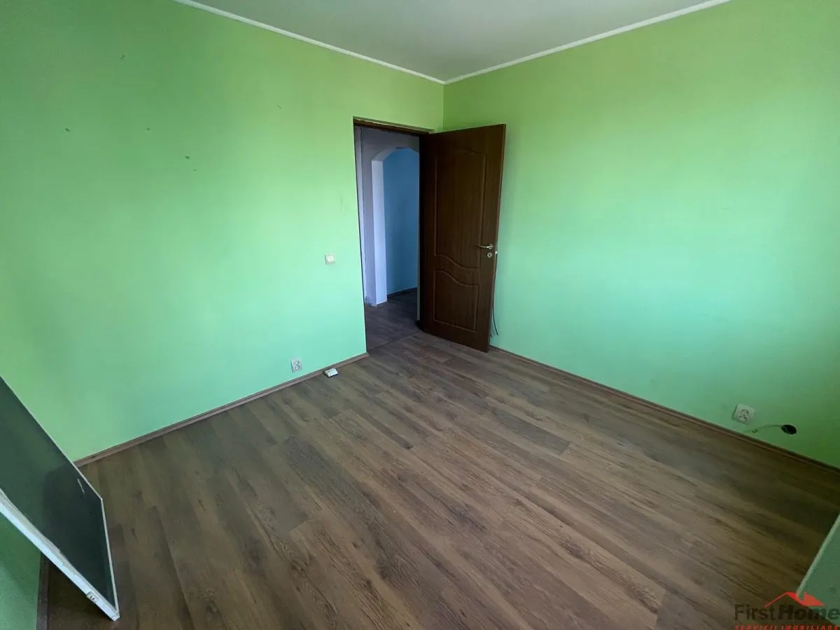 Apartament cu 3 camere, de vanzare, zona sud, scoala 8 - foto 4