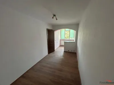 Apartament cu 3 camere, de vanzare, zona sud, scoala 8 - foto 5