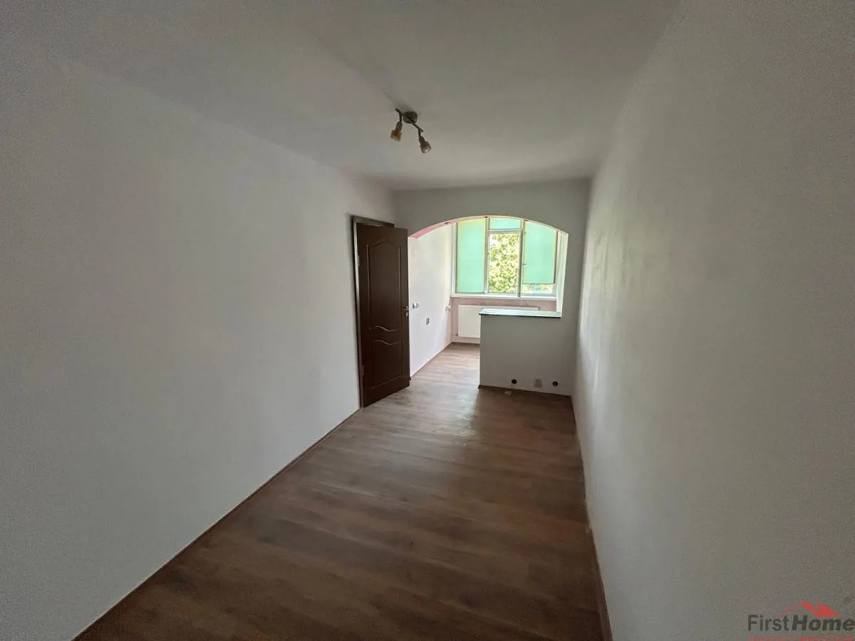 Apartament cu 3 camere, de vanzare, zona sud, scoala 8 - foto 5