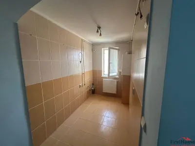 Apartament cu 3 camere, de vanzare, zona sud, scoala 8 - foto 8