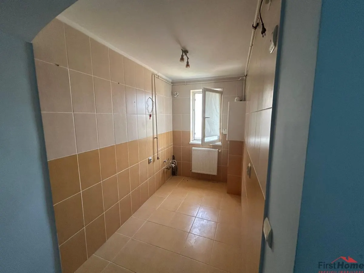 Apartament cu 3 camere, de vanzare, zona sud, scoala 8 - foto 8