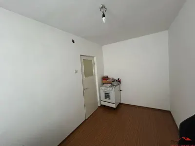Apartement cu 3 camere, de vanzare, zona gara, scoala 7 - foto 4