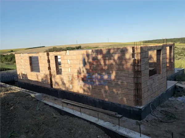 Casă 3 camere Aroneanu - poza 1