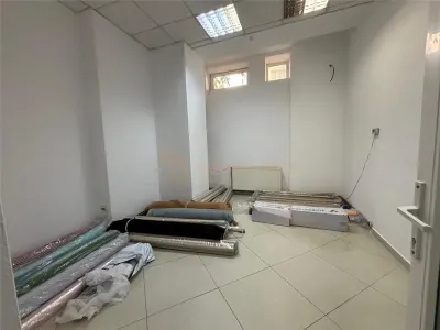 Spatiu comercial disponibil spre inchiriere - foto 4