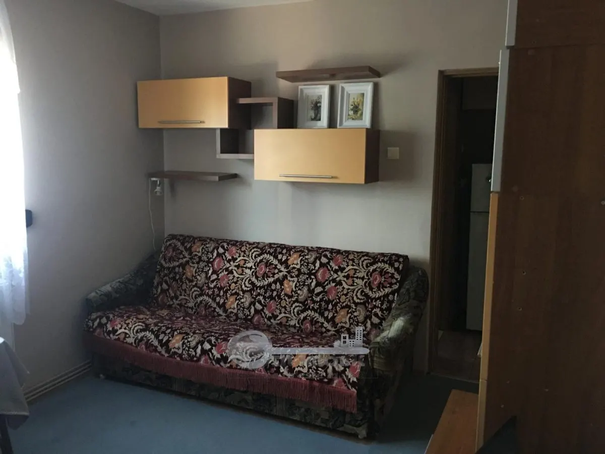 Garsonieră de închiriat â€“ Bd. Poitiers, etaj 2/3, centrală proprie - foto 1