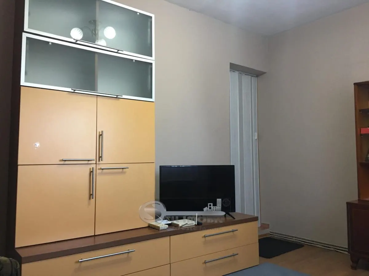 Garsonieră de închiriat â€“ Bd. Poitiers, etaj 2/3, centrală proprie - foto 2