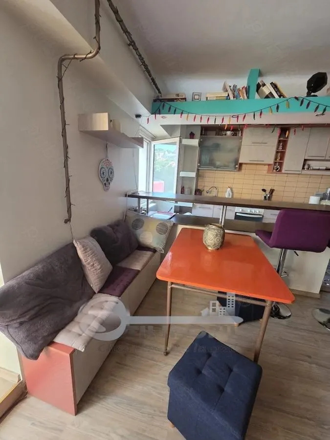 Apartament de închiriat â€“ 44 mp, balcon, centrală proprie, bloc cu lif - foto 2