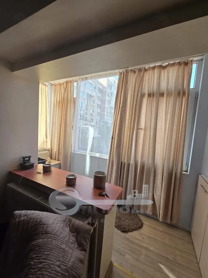 Apartament de închiriat â€“ 44 mp, balcon, centrală proprie, bloc cu lif - foto 3