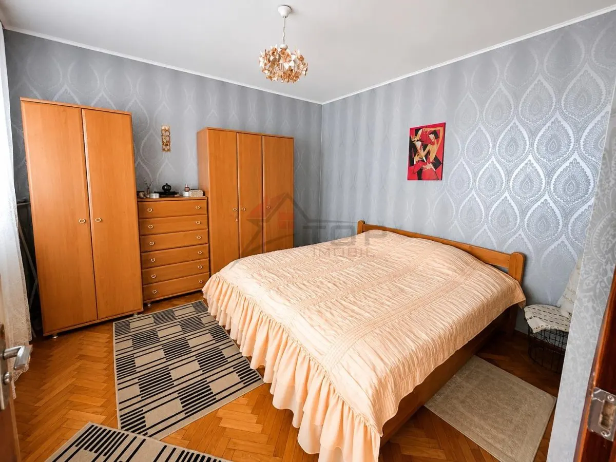 Vanzare apartament 3 camere - Podu Ros - bulevard etaj 2 - foto 4