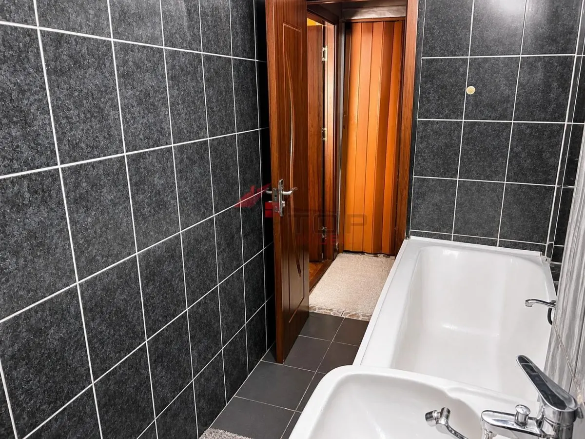 Vanzare apartament 3 camere - Podu Ros - bulevard etaj 2 - foto 9