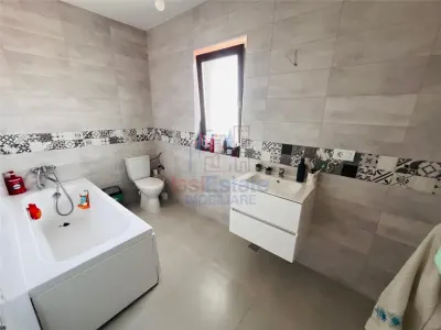 Miroslava - Casa cu 4 camere 2 bai mobilata si utilata - foto 12